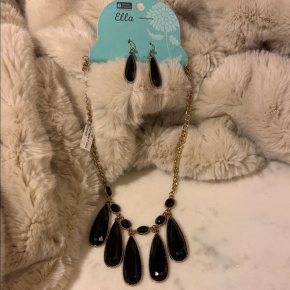 Ella Jewelry - NWT Ella Black and Gold Teardrop Necklace Set
